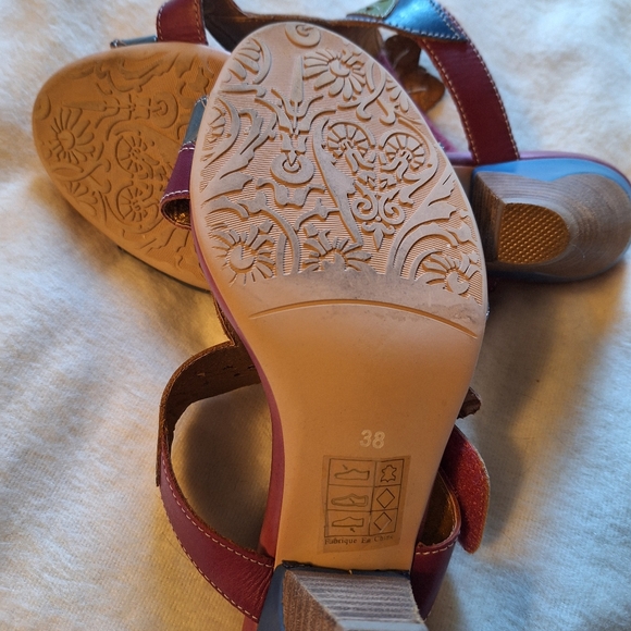 NWOT L'Artiste slides by Spring Step. Size 38/ 7.5M.. - Picture 8 of 8